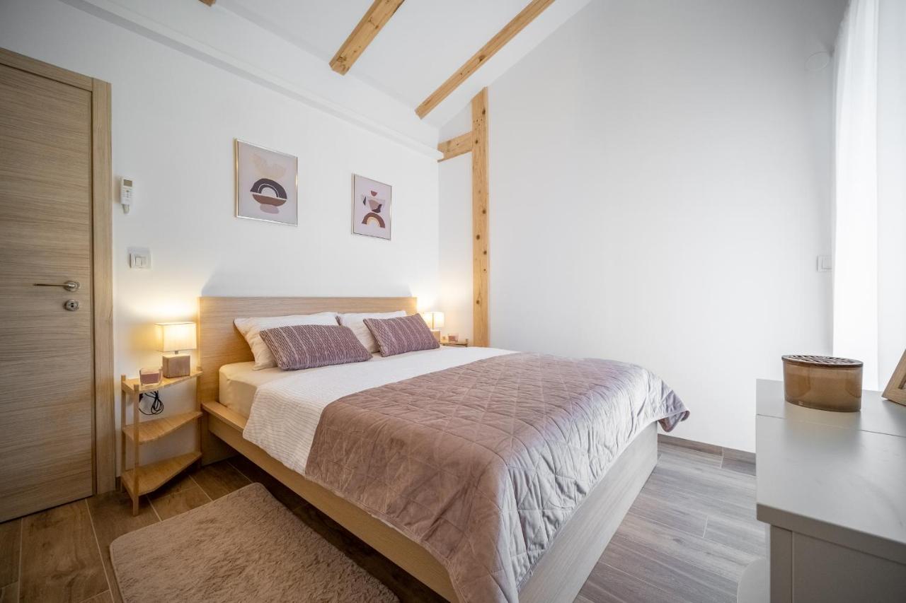 Villa Nesa - Beautiful Guest House At Continental Croatia With Outdoor Swimming Pool, Sauna And 3 Bedrooms Plaški エクステリア 写真
