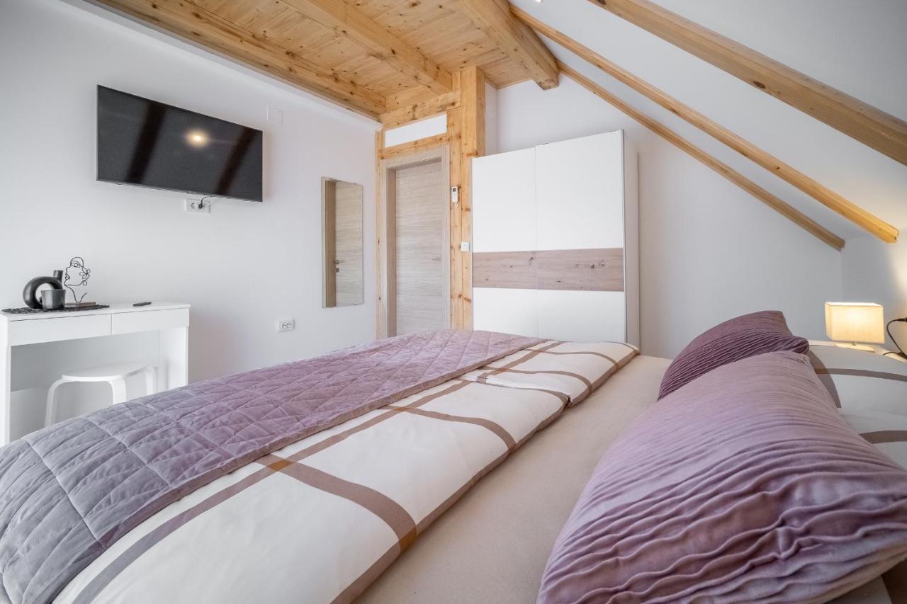Villa Nesa - Beautiful Guest House At Continental Croatia With Outdoor Swimming Pool, Sauna And 3 Bedrooms Plaški エクステリア 写真