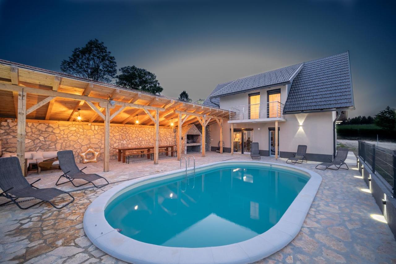Villa Nesa - Beautiful Guest House At Continental Croatia With Outdoor Swimming Pool, Sauna And 3 Bedrooms Plaški エクステリア 写真